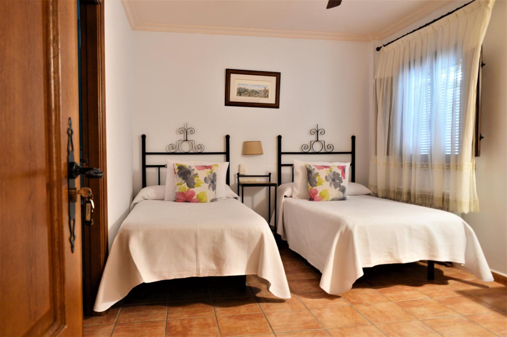 Twin Room,1540483093:JPEG